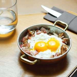Uova Al Tegamino Con Pancetta Croccante e Patate